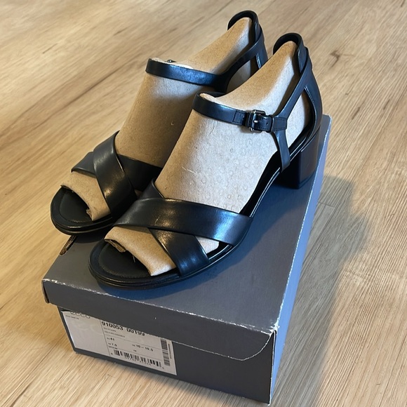 •Ecco• Heels - Picture 4 of 8